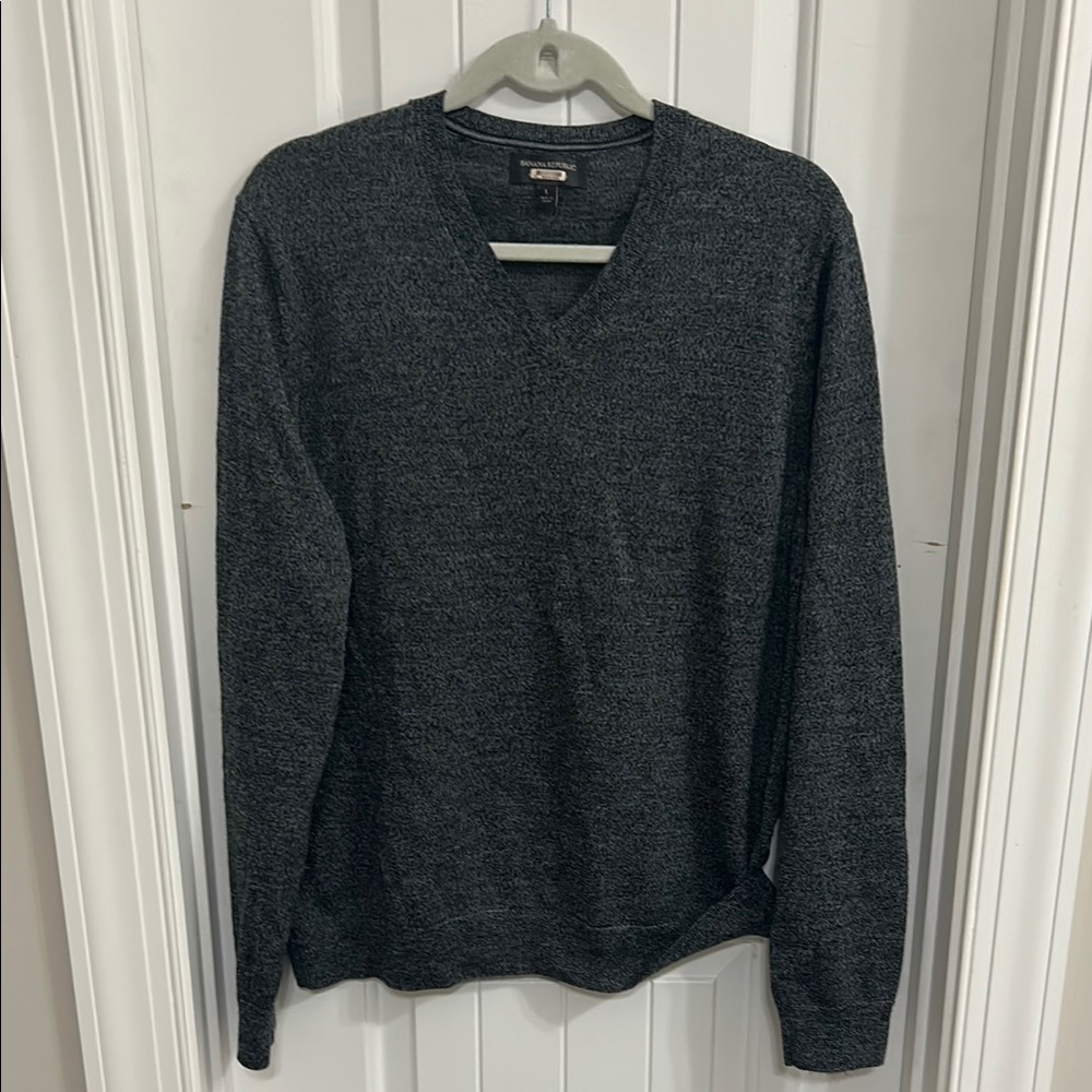 MERINO WOOL V-NECK SWEATER